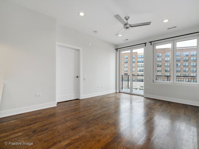 Building Photo - 4428 N Sheridan Rd