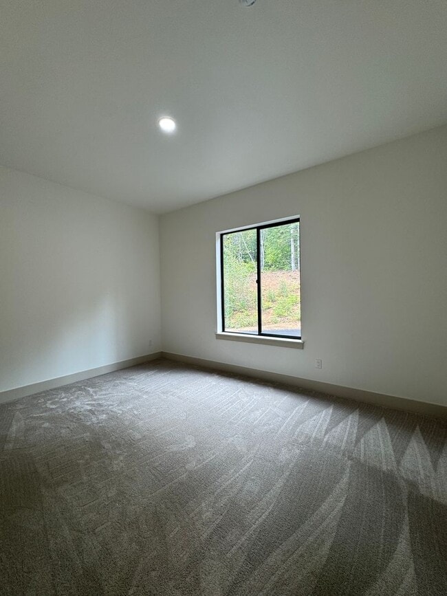 Building Photo - Luxury Rural Home Close to Town for Lease
