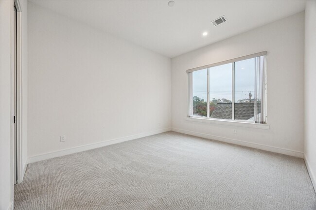 Building Photo - 1659 Bingle Rd