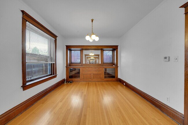 Building Photo - $2,080.95 - Charming 1 bed, 1 bath located in Denver with Bonus Flex Room!