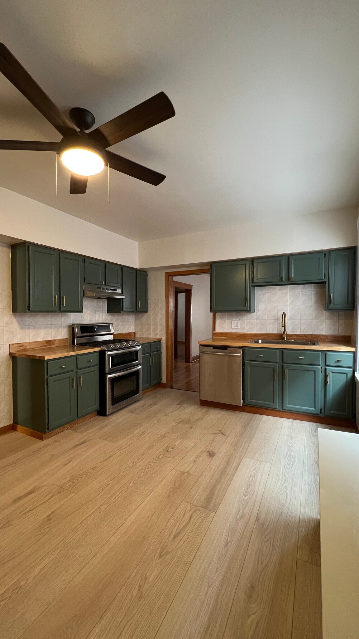 Butcher block countertops - 3354 N Springfield Ave