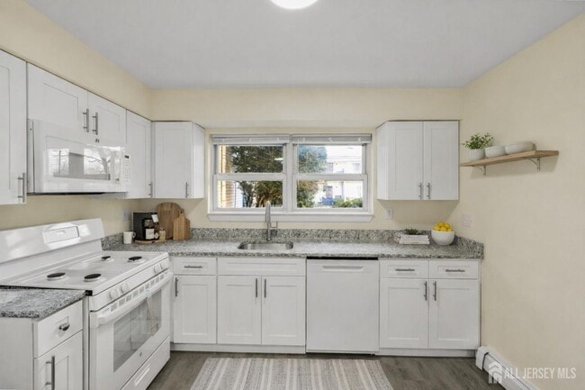 Building Photo - 400 Cranbury Rd