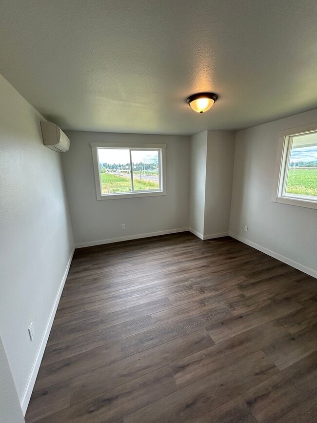 Building Photo - Fully Remodeled Five Bedroom House for Rent!