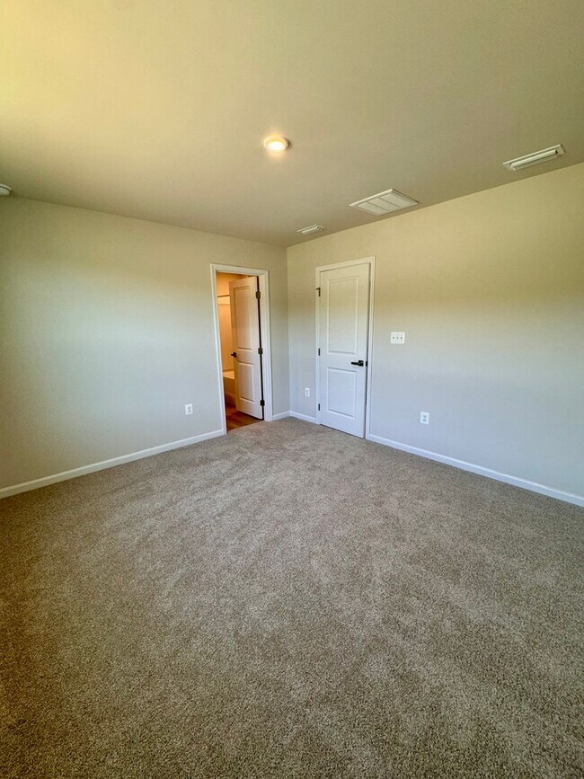 Building Photo - 2905 Orchard Ridge Lane