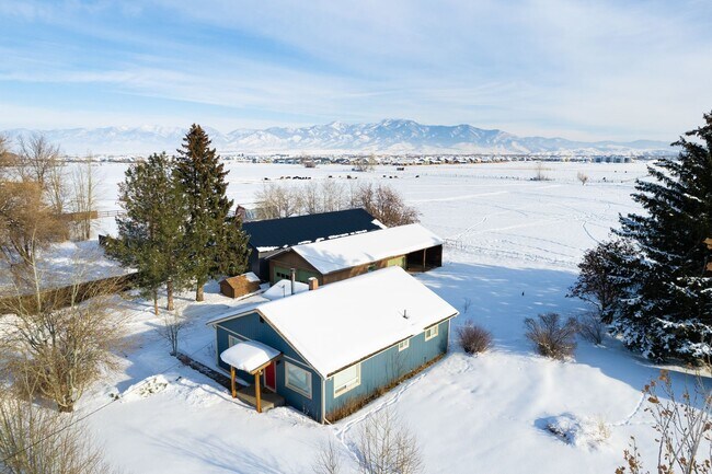 Building Photo - Secluded Cottage with ALL THE VIEWS