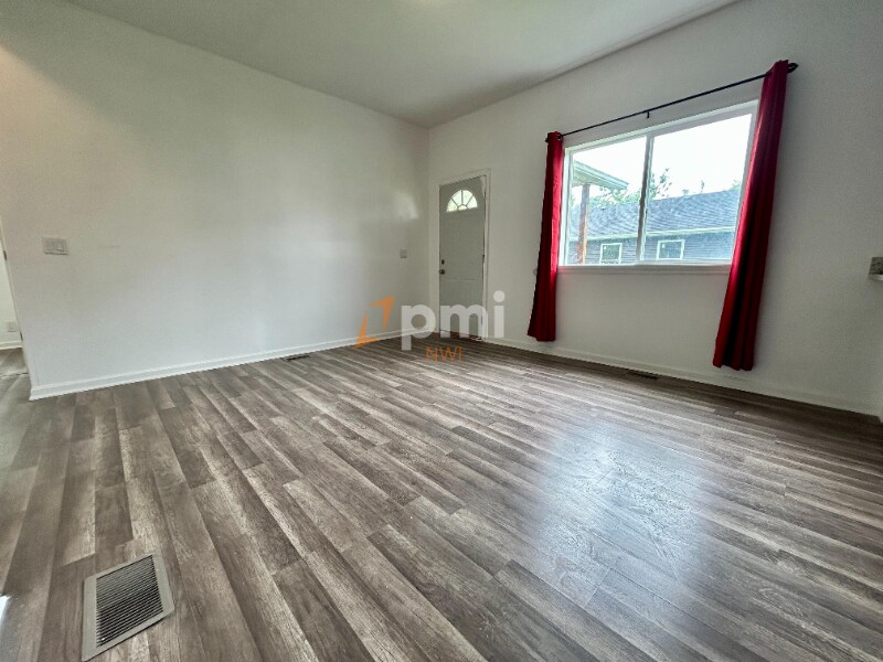 Building Photo - 13328 Edison St