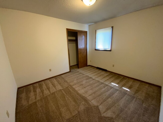 Building Photo - 1801-1803-1803 Garden Dr