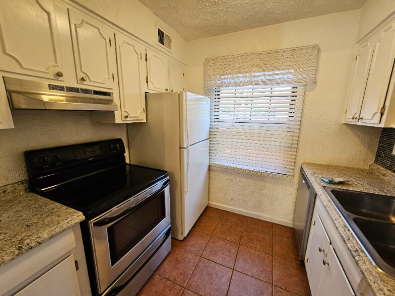 Building Photo - 1238 Pennsbury Blvd