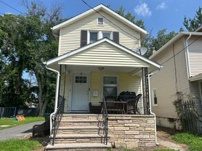 Building Photo - 1625 Sewall Ave