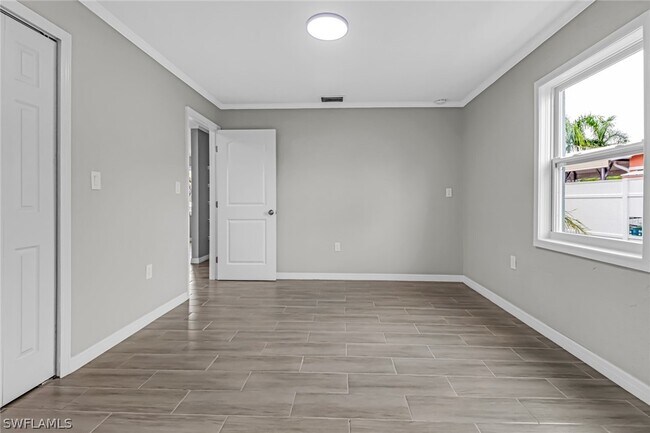 Building Photo - 1152 Harbor Dr