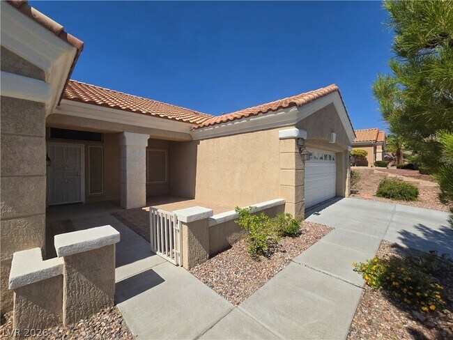 Building Photo - 10309 Longwood Dr