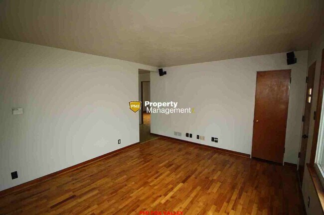 Building Photo - Nice Location near Plamore Park