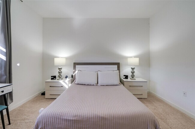 Building Photo - 561 NE 5th Terrace