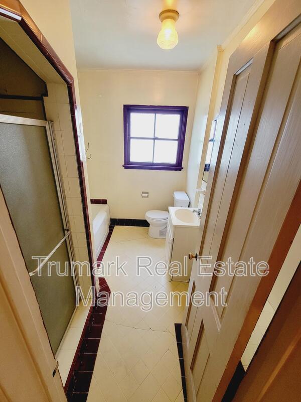 Building Photo - 3741 Los Feliz Blvd