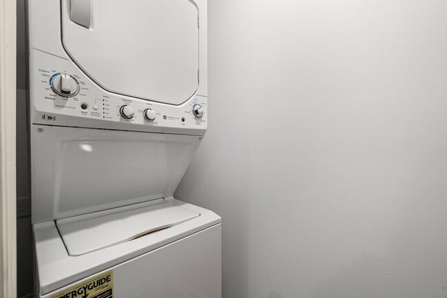 Building Photo - Spacious Rental - Minutes from Downtown Nashville!