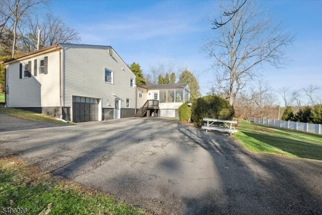 Building Photo - 272 Mt Kemble Ave