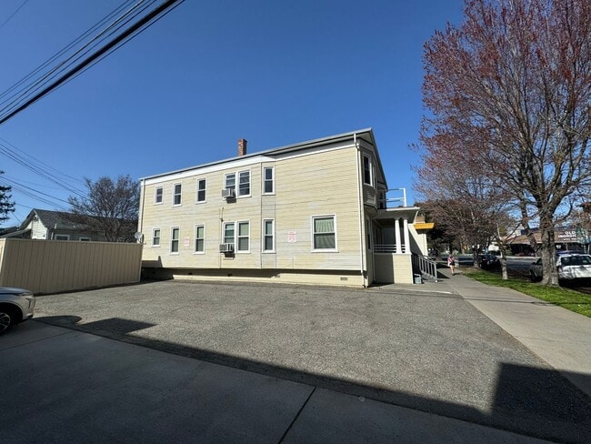 Building Photo - 1912 10th St