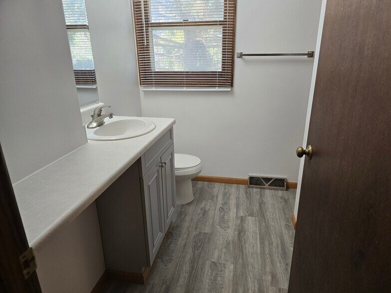 Building Photo - 391 Willow Grove Dr