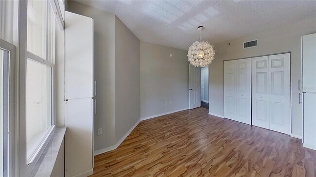 Building Photo - 6495 Shoreline Dr