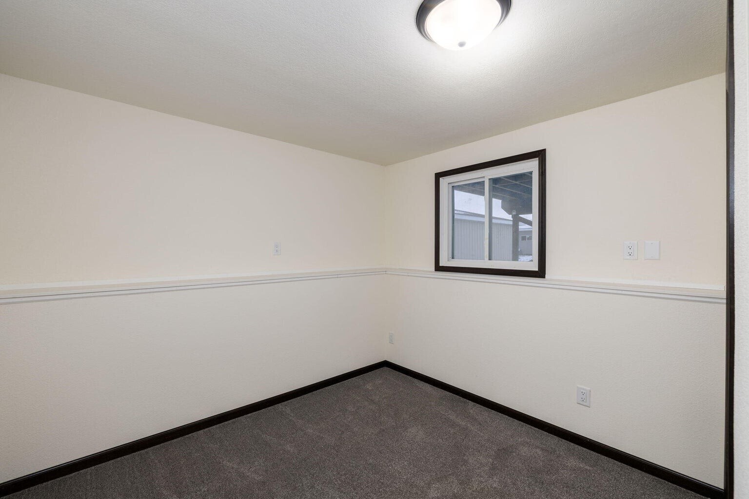 Building Photo - 419 Campfire Dr