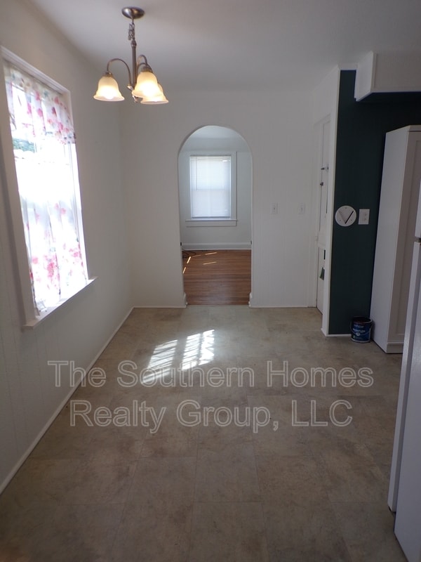 Building Photo - 103 McMinn Ave
