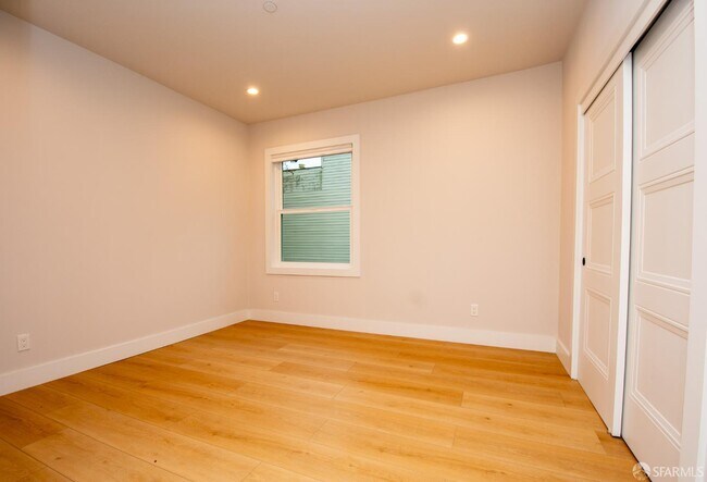 Building Photo - 436 20th Ave