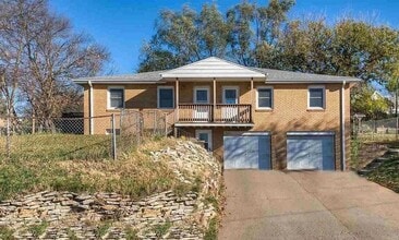 Building Photo - Bright & Spacious 3-Bedroom Duplex Unit on Large Corner Lot with Wood Floors & Garage!
