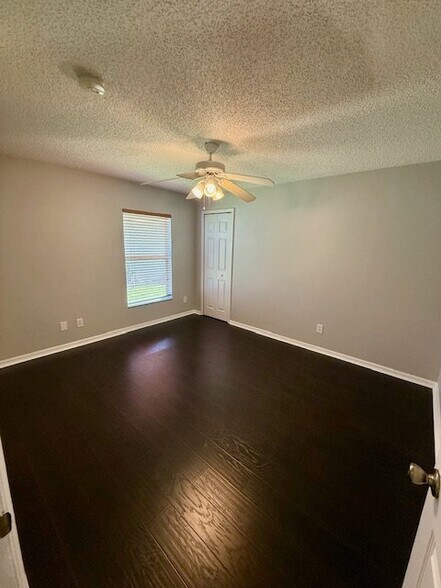 Building Photo - 1207 Auburn Lakes Dr