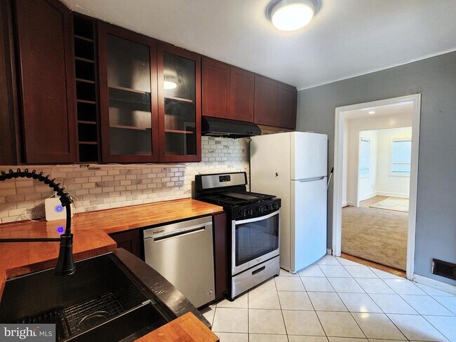 Building Photo - 3207 Bryant Ave