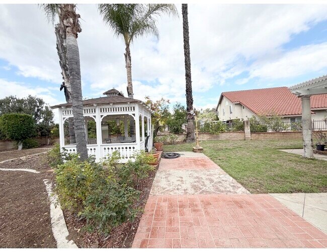 Building Photo - 19852 E Round Hill Ln