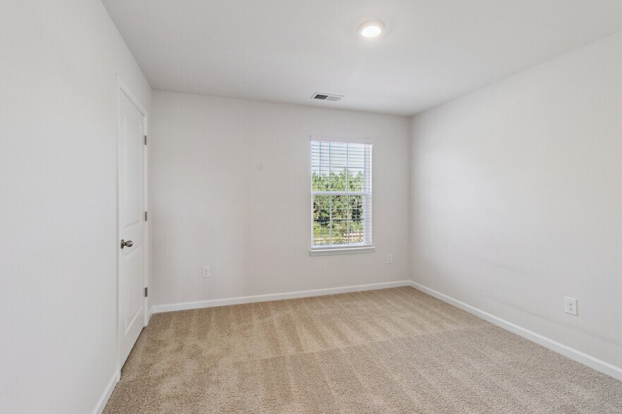 Building Photo - 65 Blue Aspen Dr