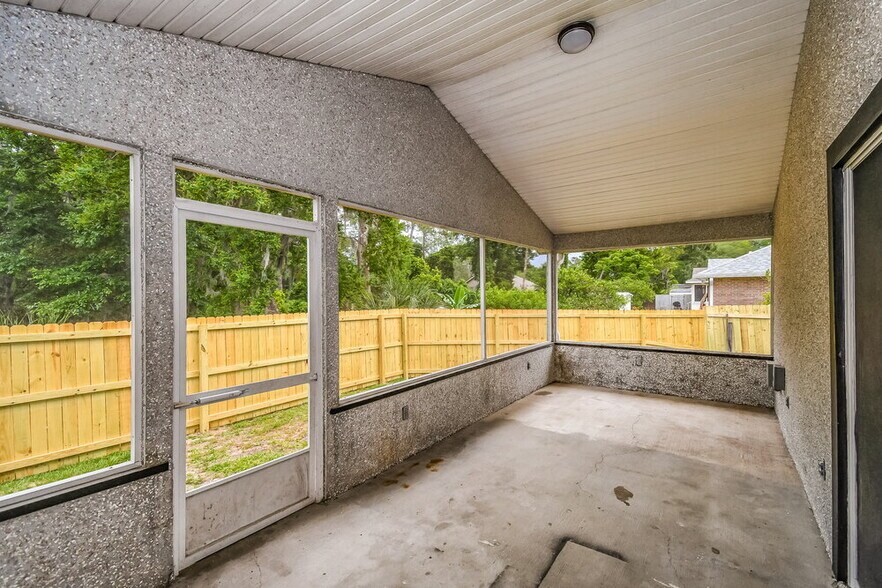 Building Photo - 6065 Winding Bridge Dr