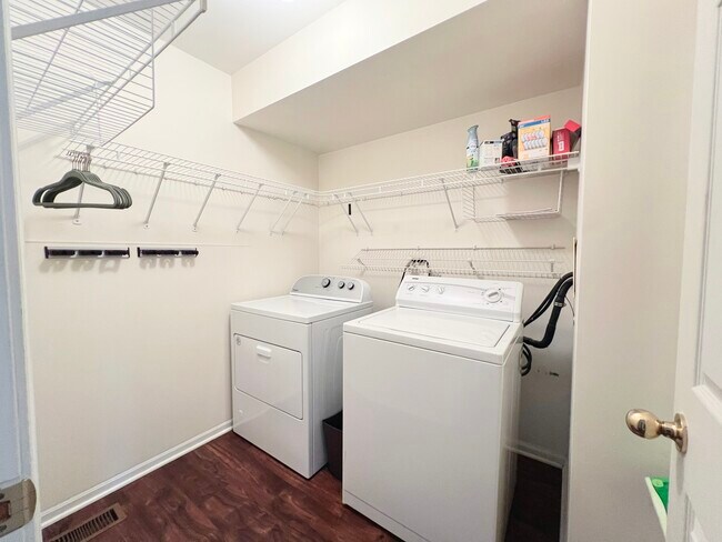 Building Photo - 2006 Aspen Dr