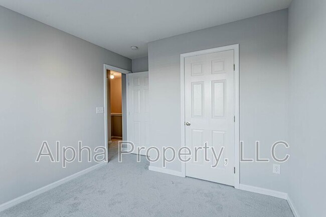 Building Photo - 5 Spring Crossing Cir