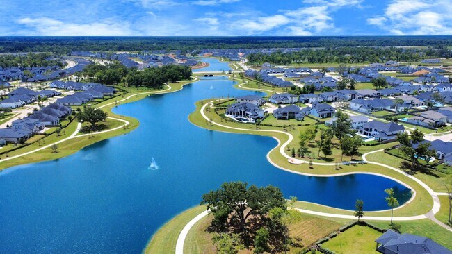 Building Photo - 10235 Forest Lake Dr