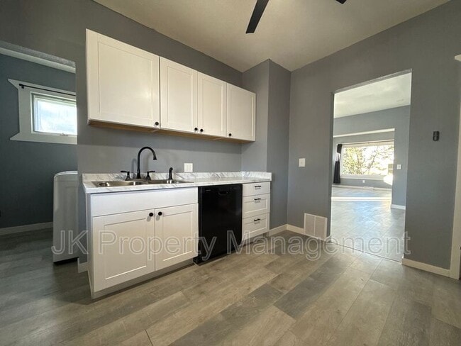 Building Photo - 1512 3rd Ave N