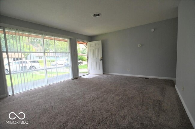 Building Photo - 4940 Leone Dr