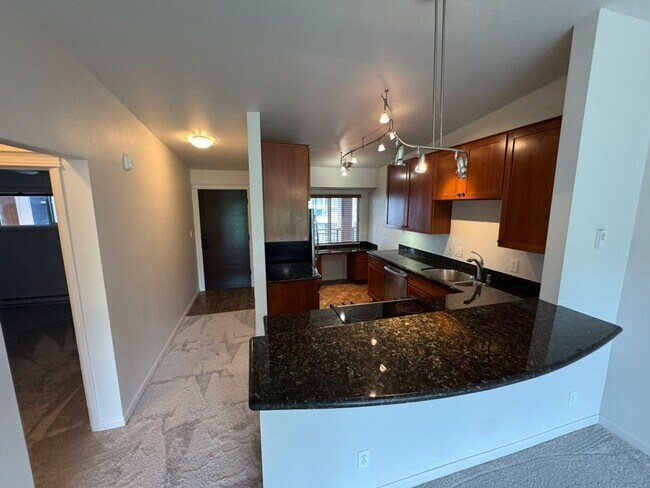Building Photo - 1bd/1ba Bellevue Condo