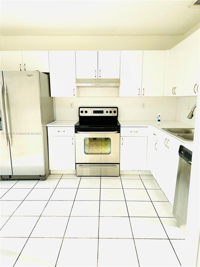 Building Photo - 16148 SW 138th Pl