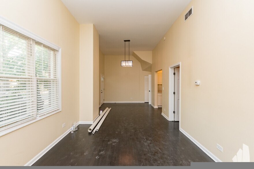 Building Photo - 3859 N Ravenswood Ave