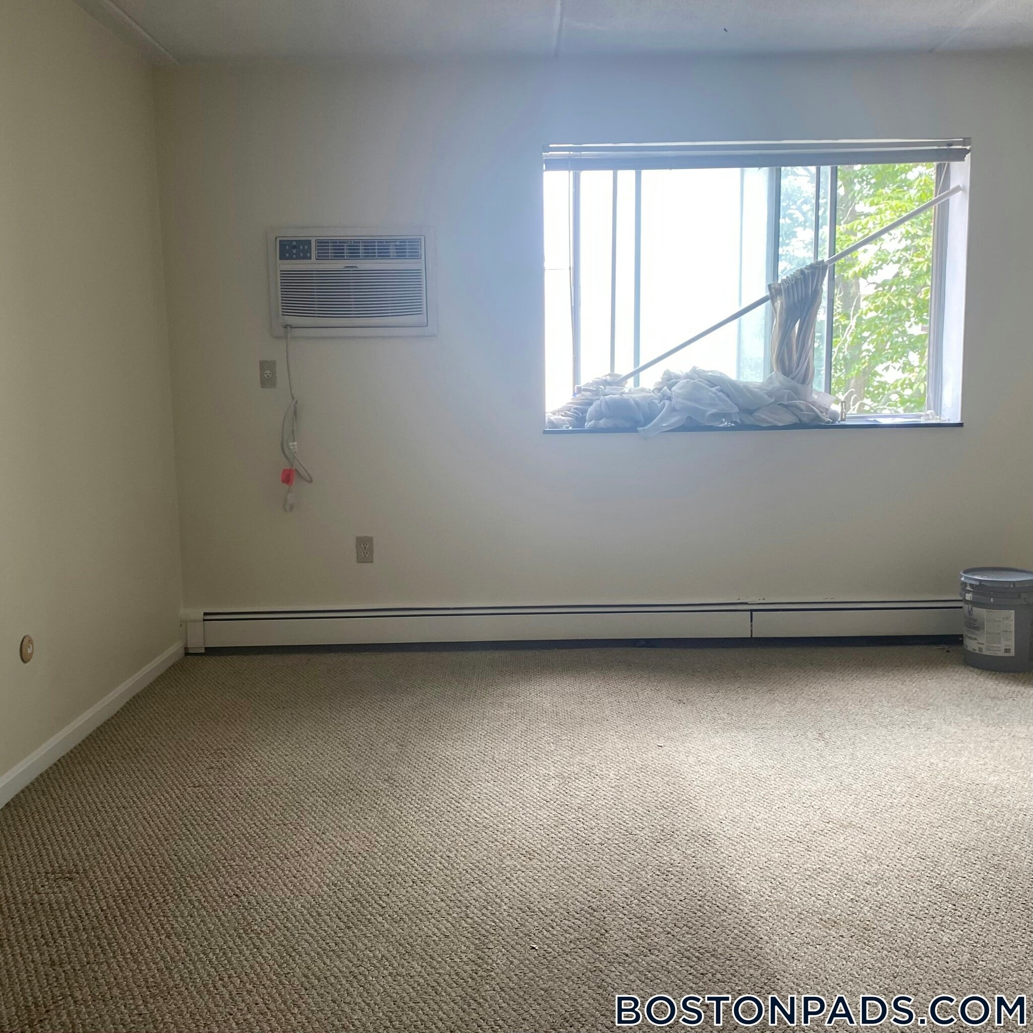 Building Photo - 19 Mora St