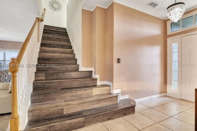 Building Photo - 321 Corvina Dr