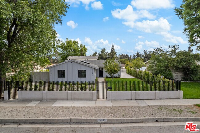 Building Photo - 17154 Rinaldi St