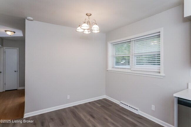 Building Photo - 2410 Farnsley Rd