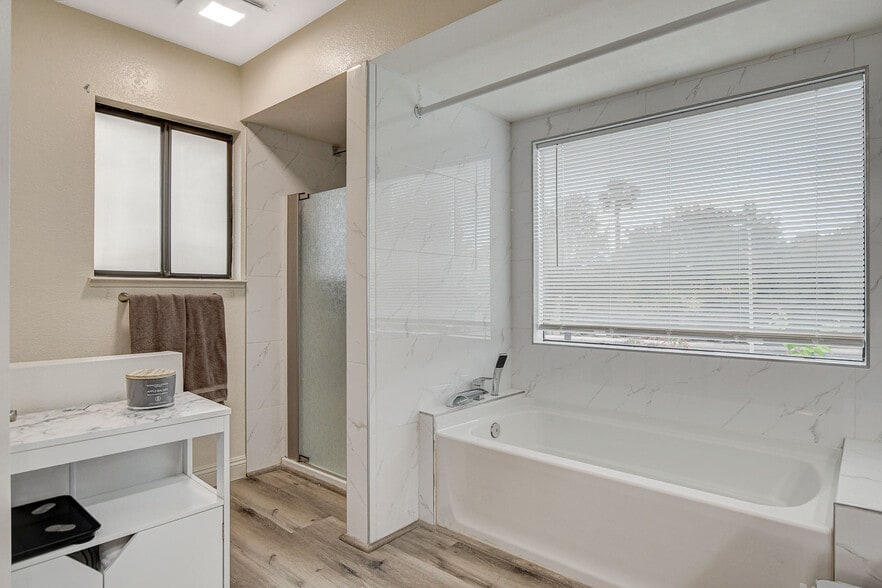 Building Photo - 2224 Lucerne Ct