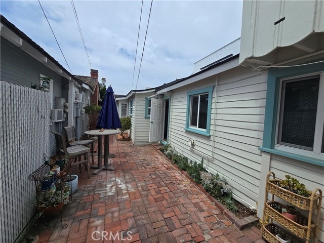 Building Photo - 122 Apolena Ave