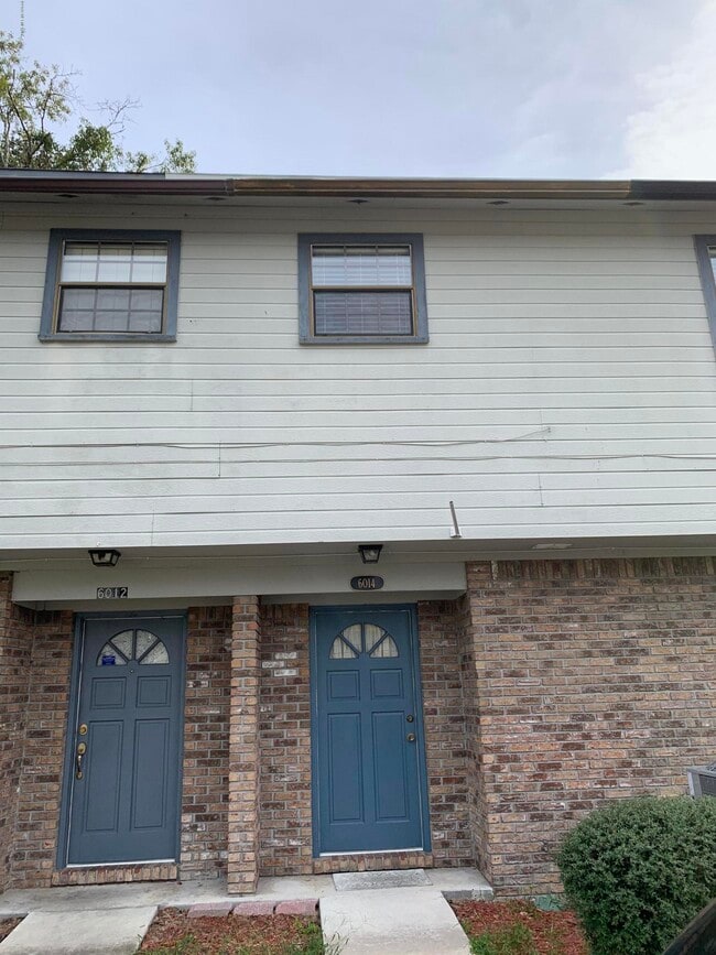 Primary Photo - 6014 Duclay Rd