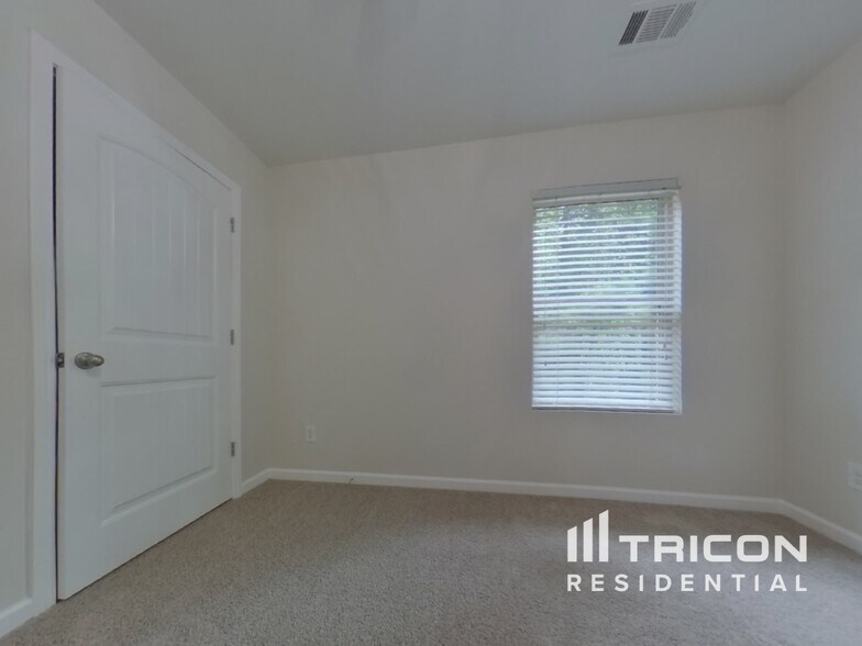 Building Photo - 236 Arbor Creek Dr