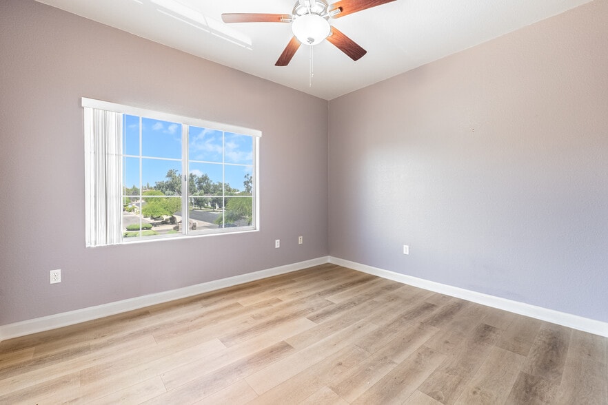 Building Photo - 4455 E Paradise Village Pky S