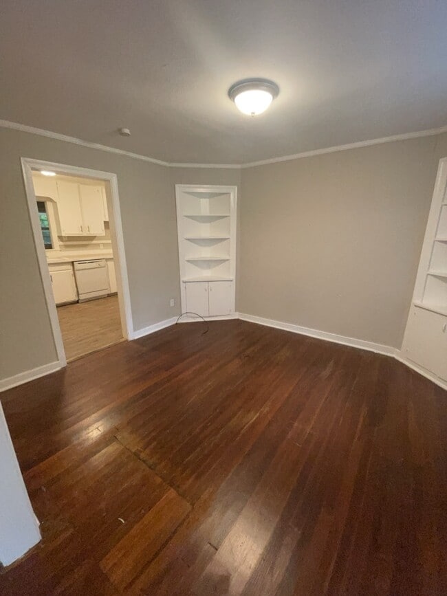 Building Photo - 785 Cedarhurst Rd